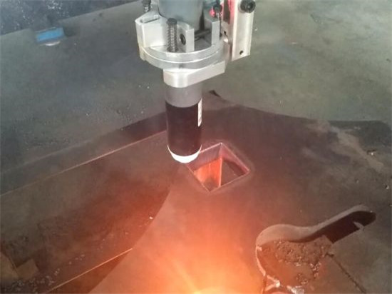 přenosný cnc plamen / plazmový řezací stroj ocel 8mm cnc kovový řezací stroj pro mosaz měď
