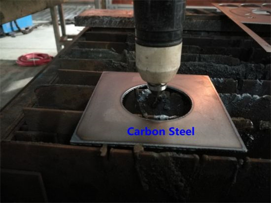CNC plazmový řezací stroj používaný pro řezání plechu