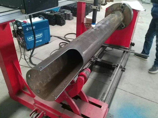 Stroj na řezání kovů efektivní plocha 1500 * 2500mm plazmový cnc řezací stroj s plazmovým hořákem a výškou oblouku